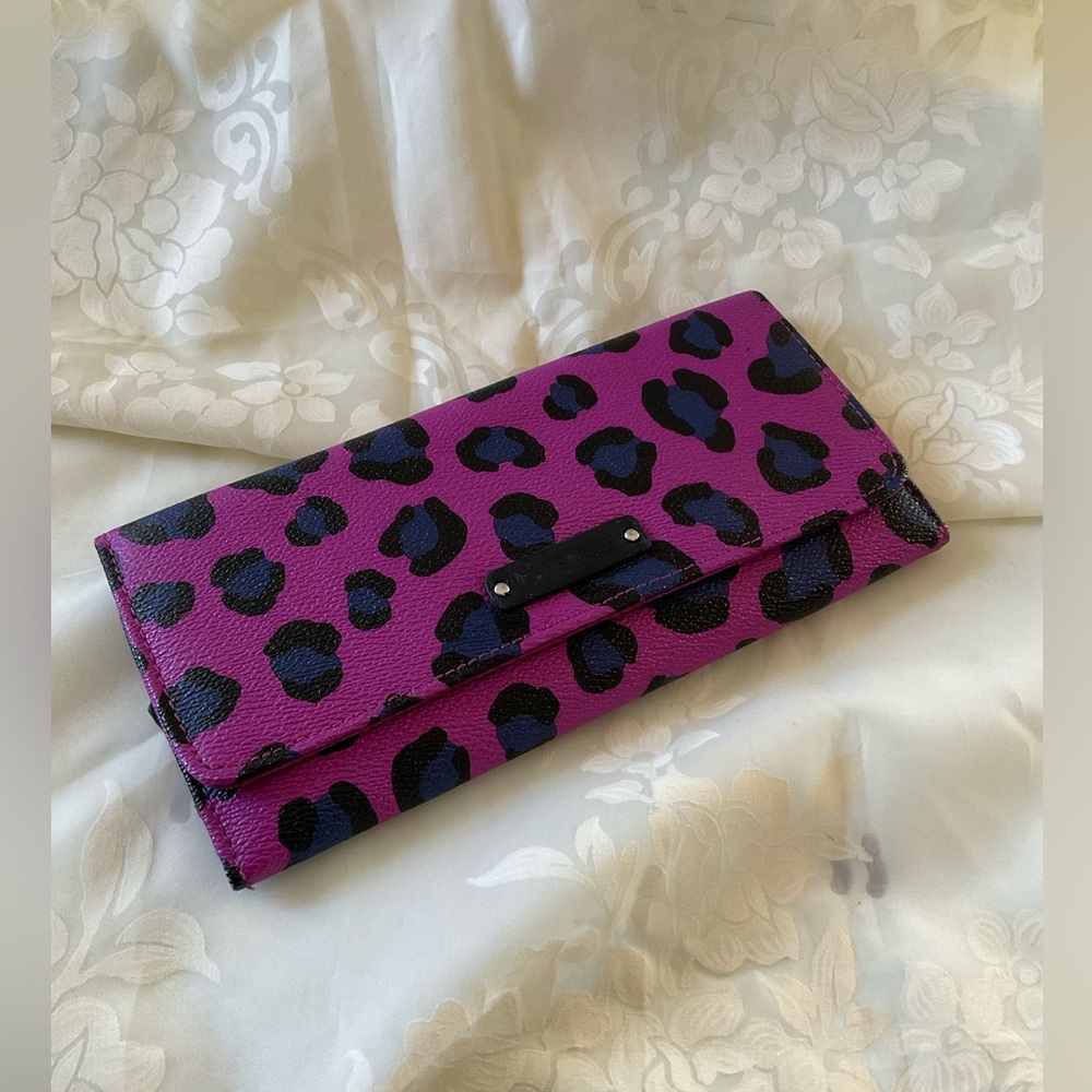 Vera Bradley Purple and Black Print Faux Leather Tri Fold Wallet 8.5” X 4.5” EUC - Picture 4 of 5